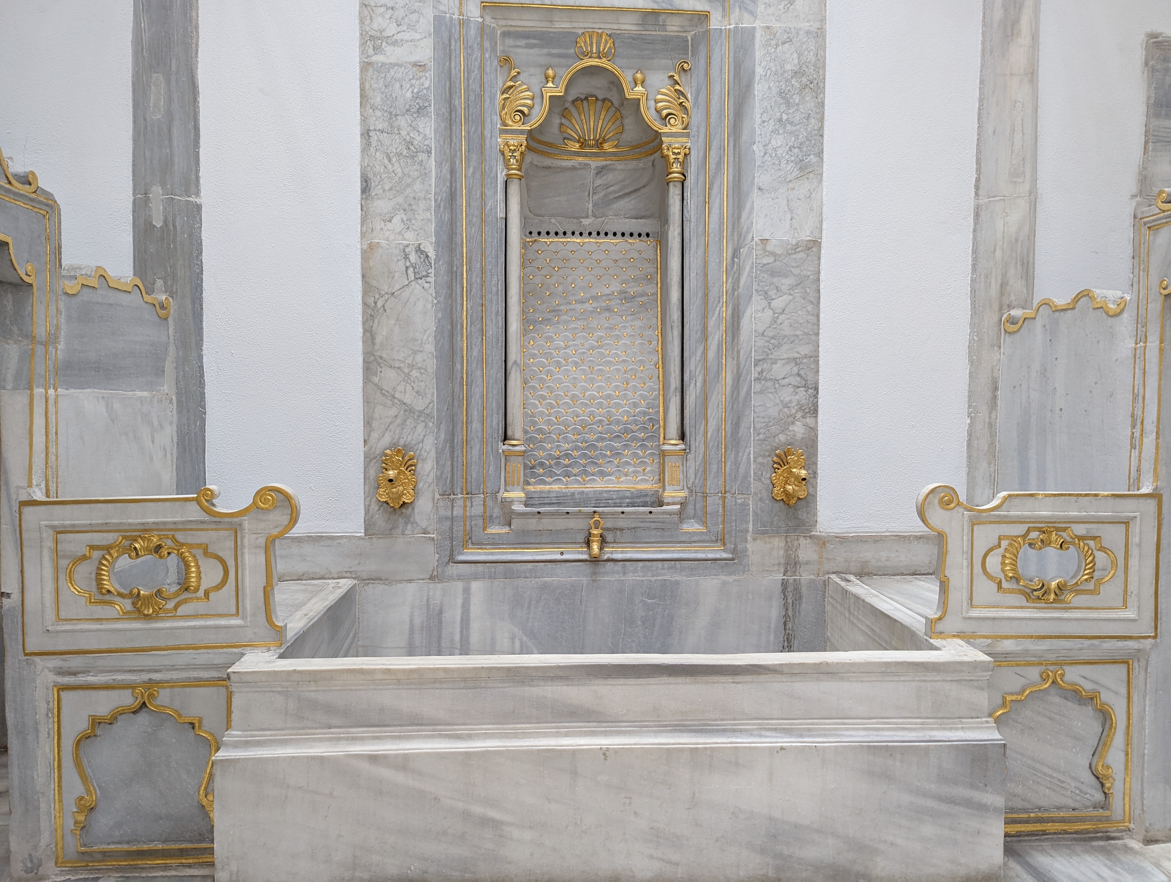 This is the central private bath area inside the Baths of the Sultan and the Queen Mother (Hünkâr ve Valide Sultan Hamamları) in the Harem section of Topkapı Palace.