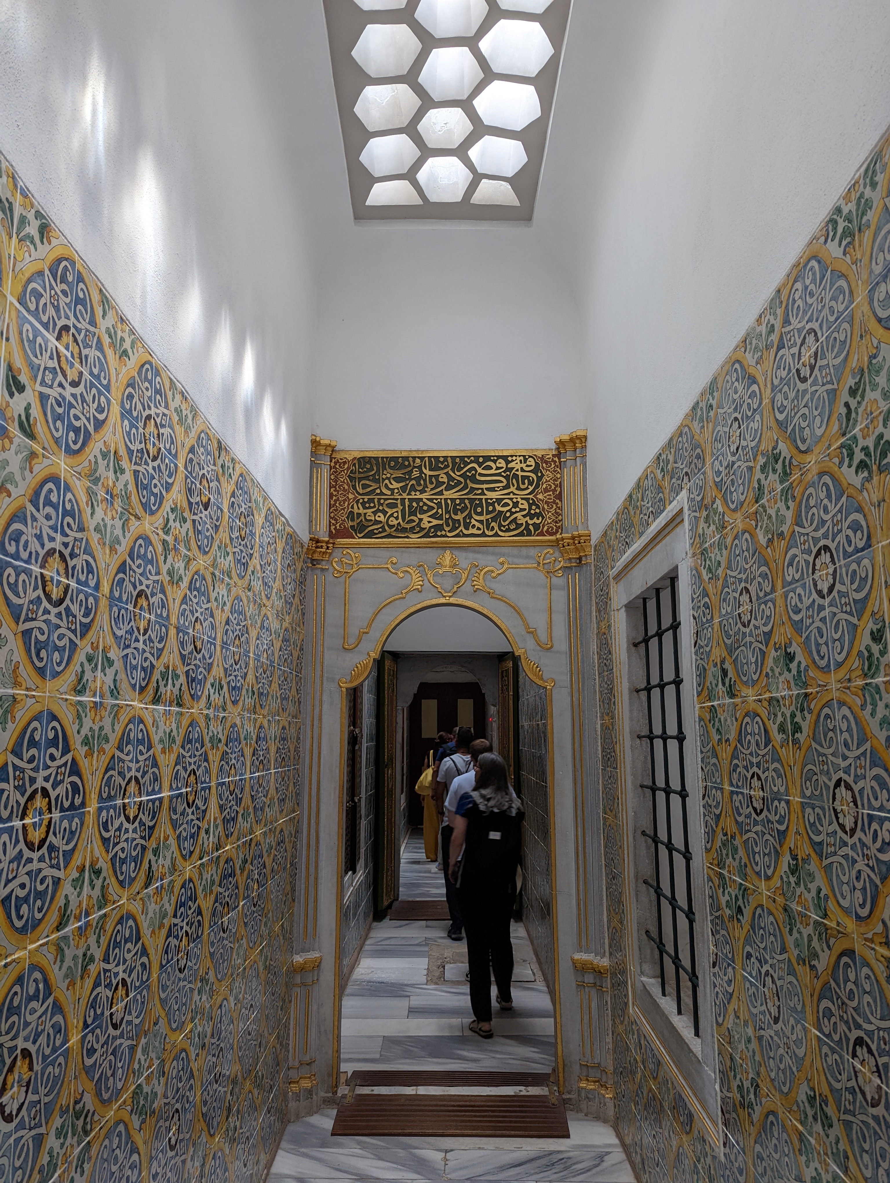 This is the Golden Road (Altın Yol), the main arterial hallway running through the private depths of the Harem.