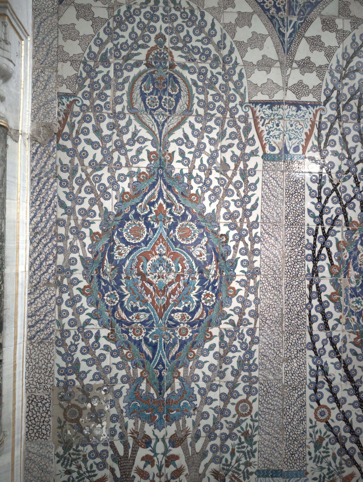 One of the most famous 16th-century İznik ceramic tile panels in Topkapı Palace, located on the exterior façade of the Circumcision Room (Sünnet Odası) (and near the Pavilion of the Sacred Relics).