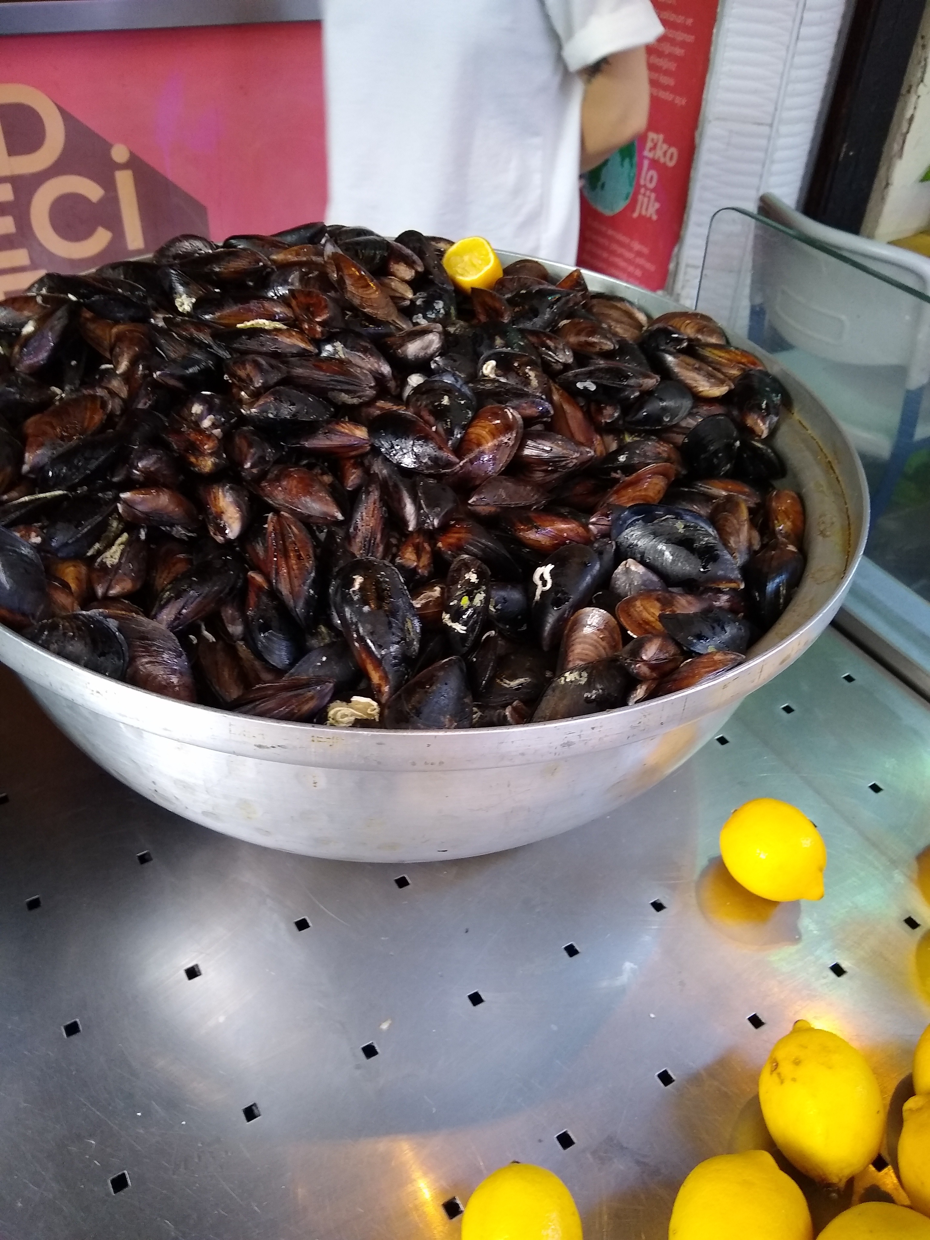 Mussels on the shells stuffed with broken rice.