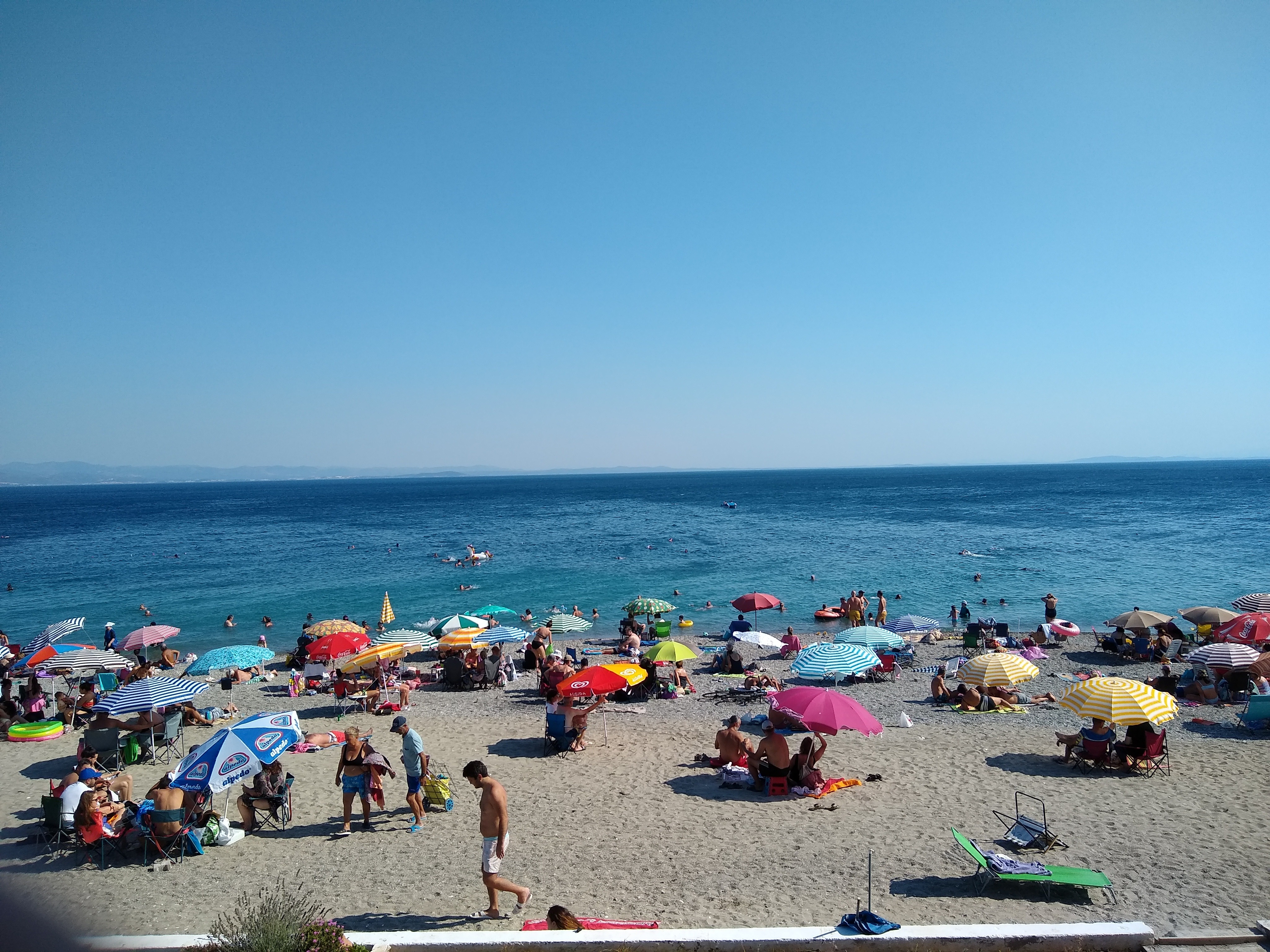 Altınoluk beach scene
