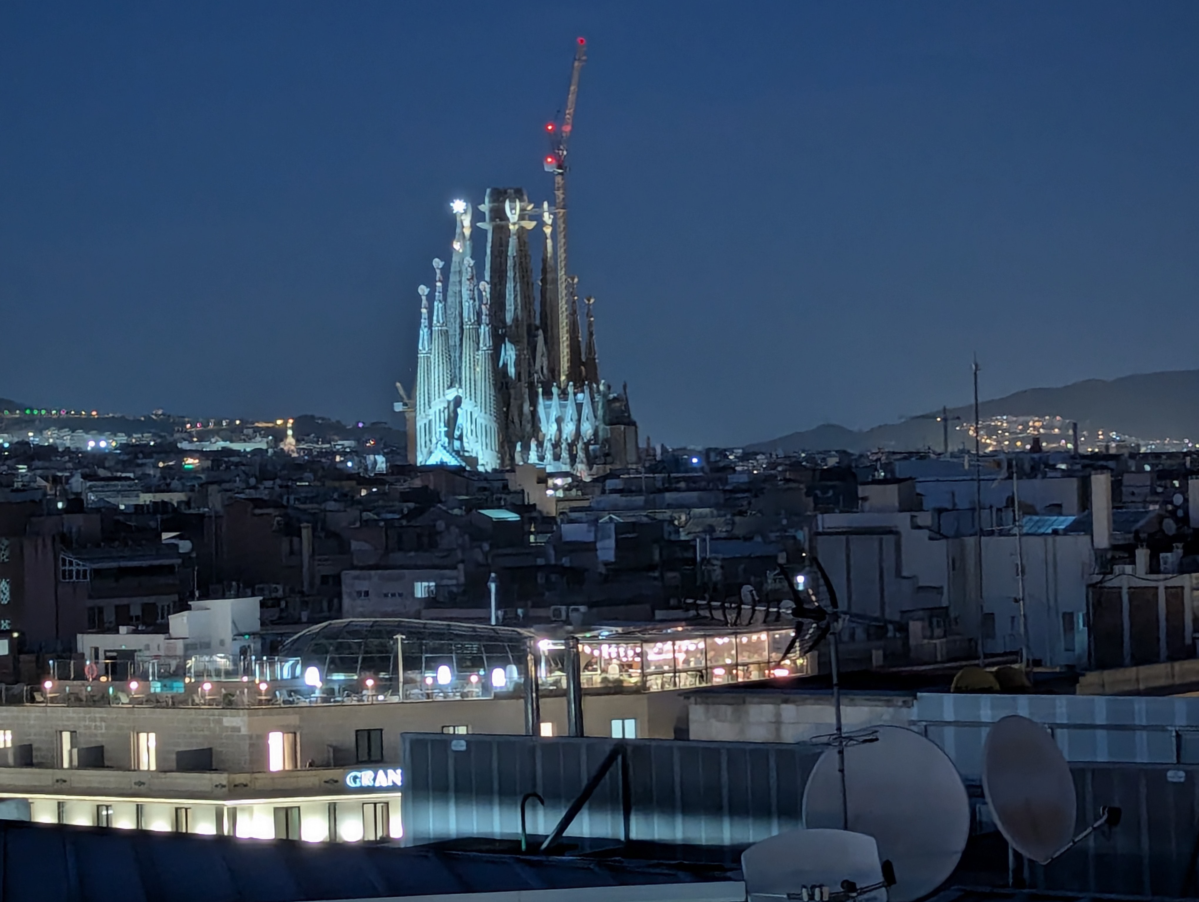 Sagrada Família in the night skyline.