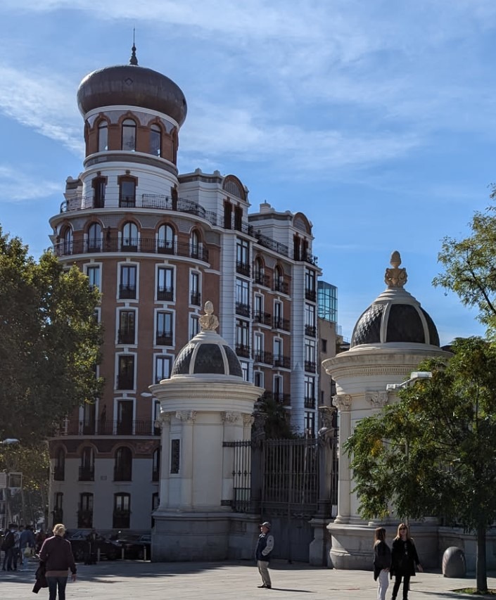 Exiting Retiro Park at the southwest corner