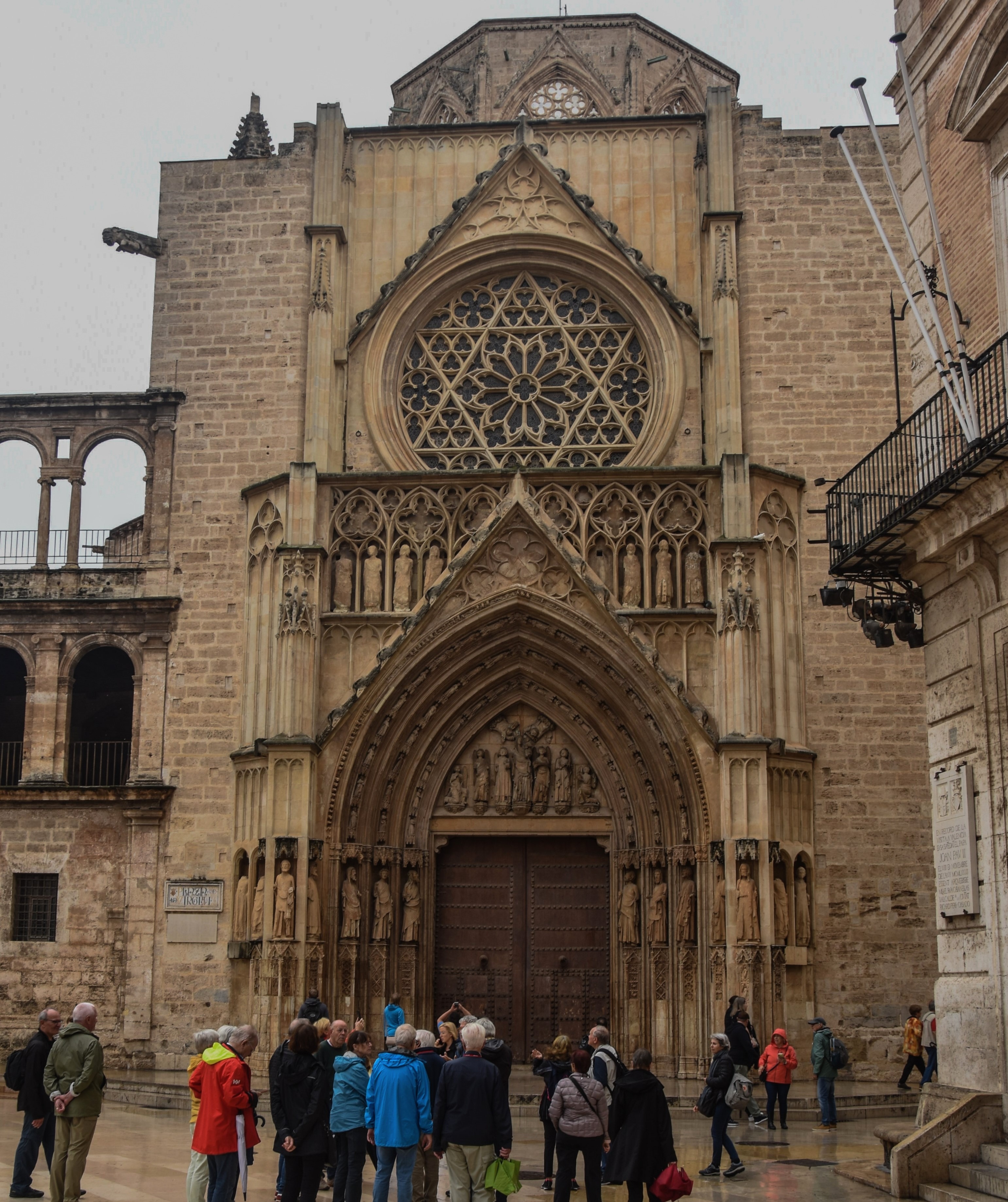 The water tribunal meets in front of these doors