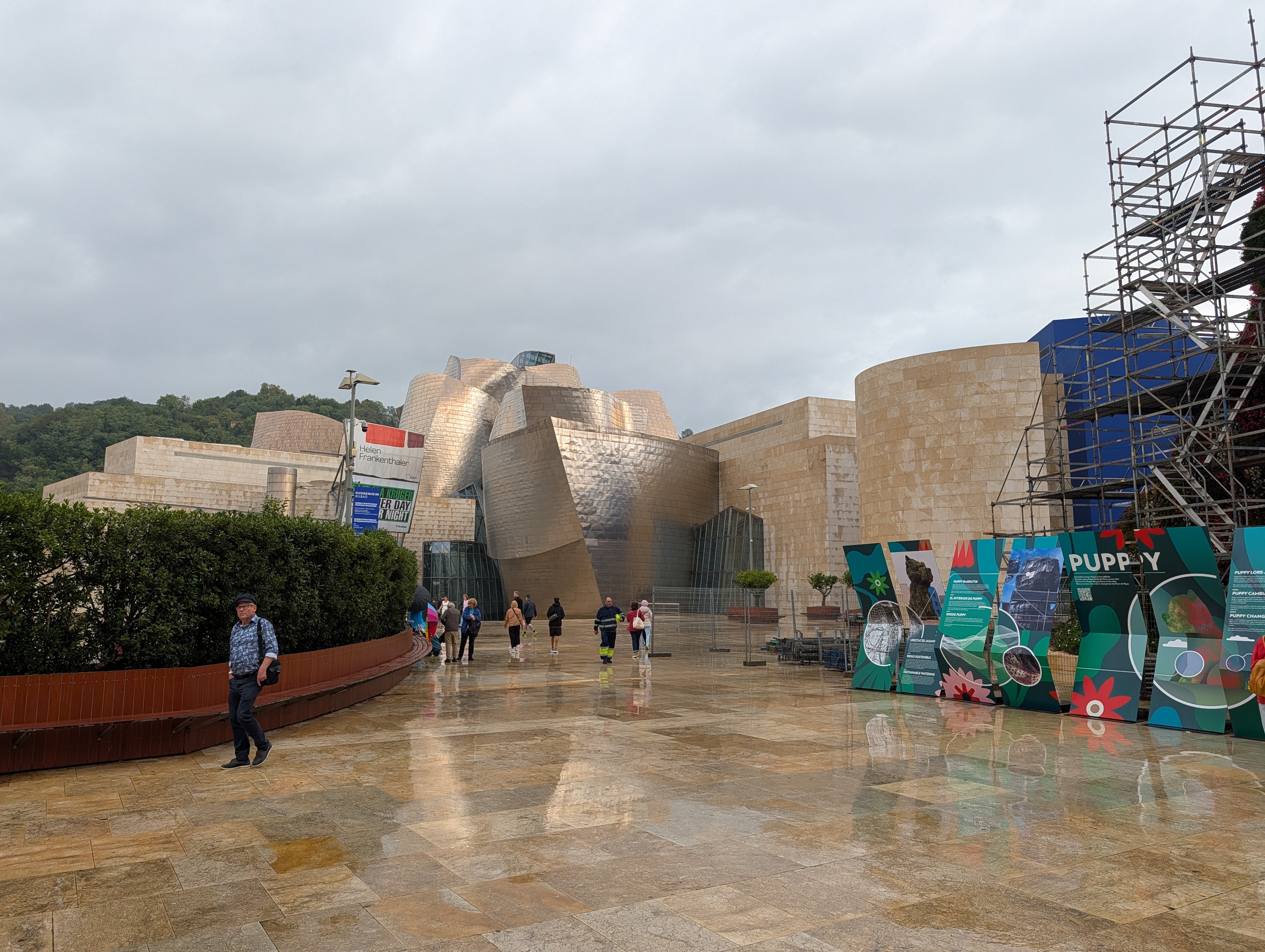Guggenheim entry and Puppy sculpture surrounded by scaffolding