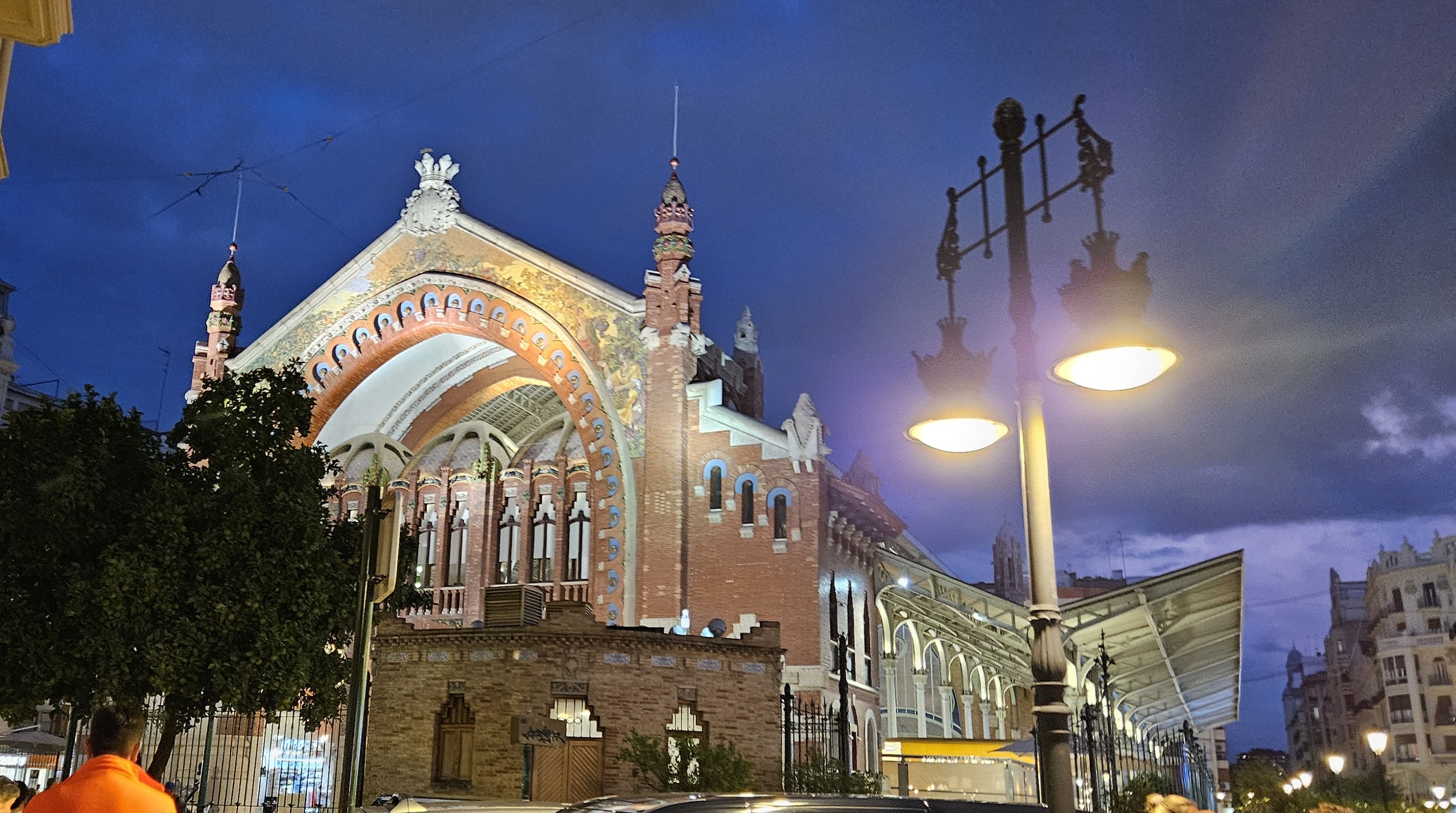 Mercat de Colom at night