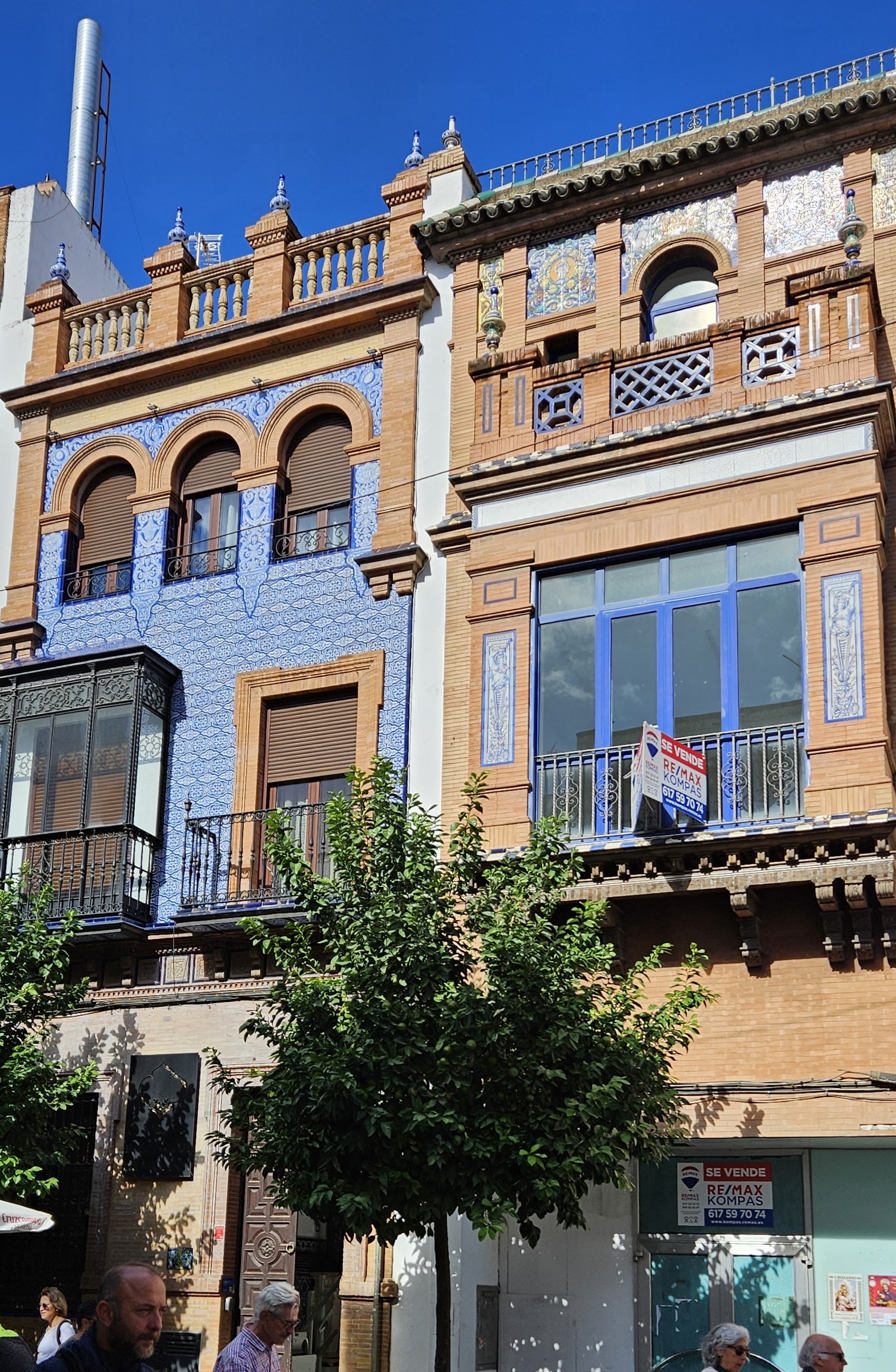 Ceramic tiled home in Triana neighborhood