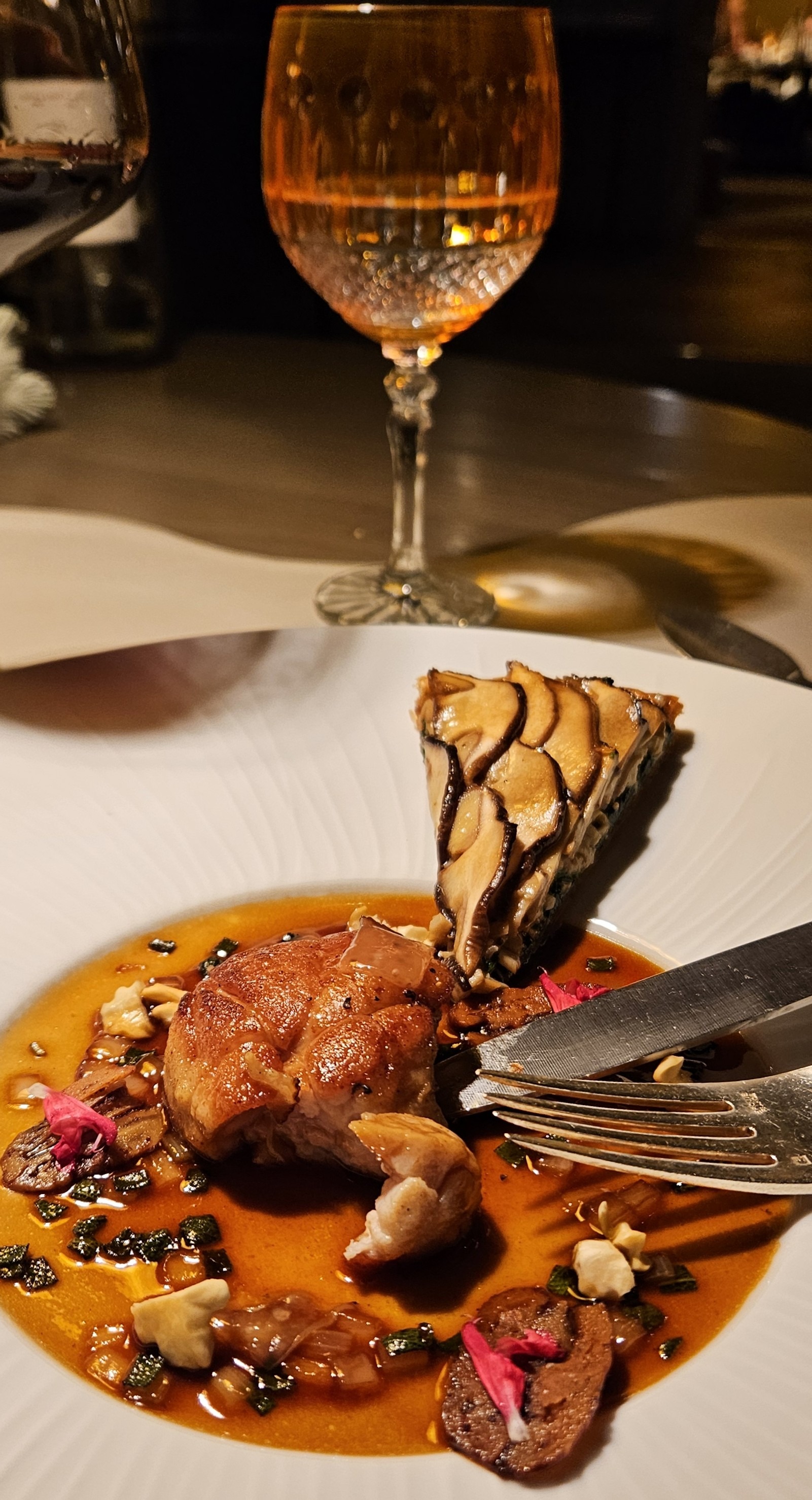 Sweetbreads and mushroom tart