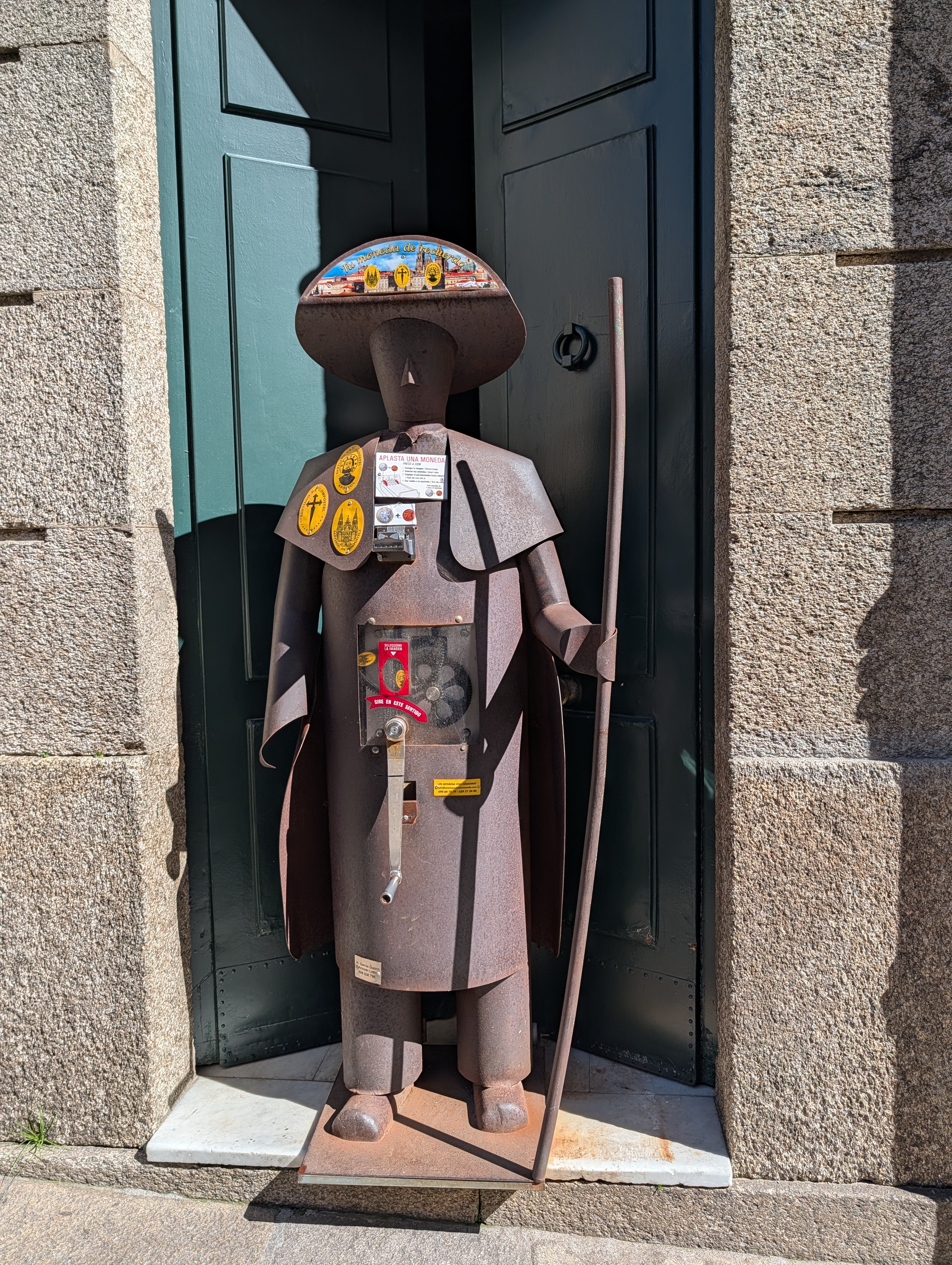 Pilgrim scuplture souvenir machine