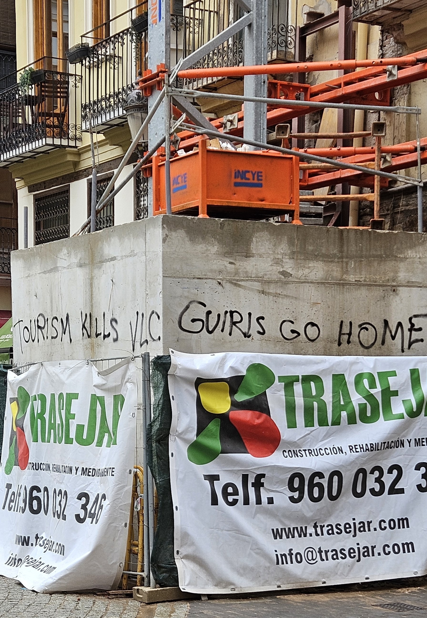 València street protest graffiti