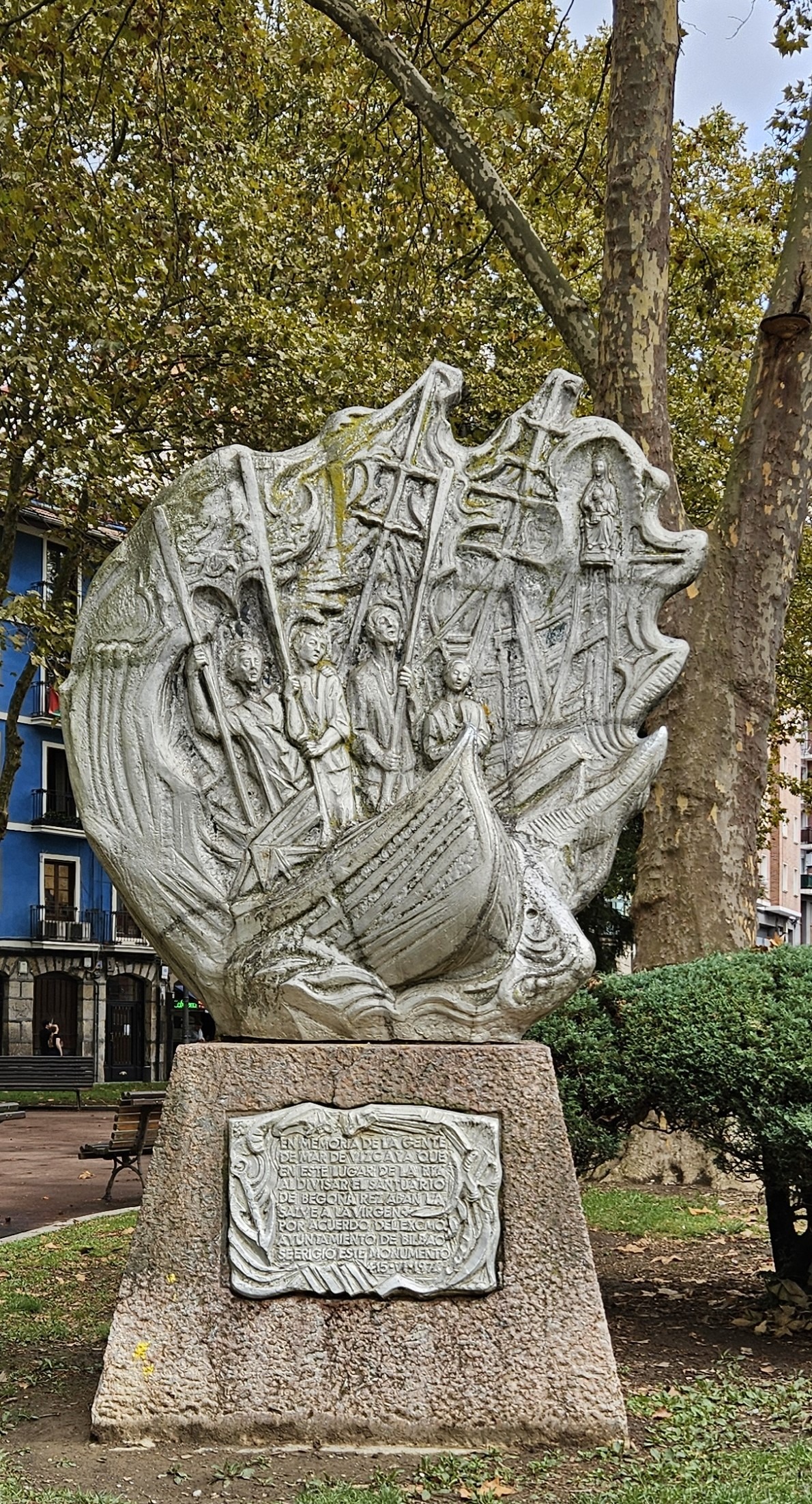 Memorial to sailors