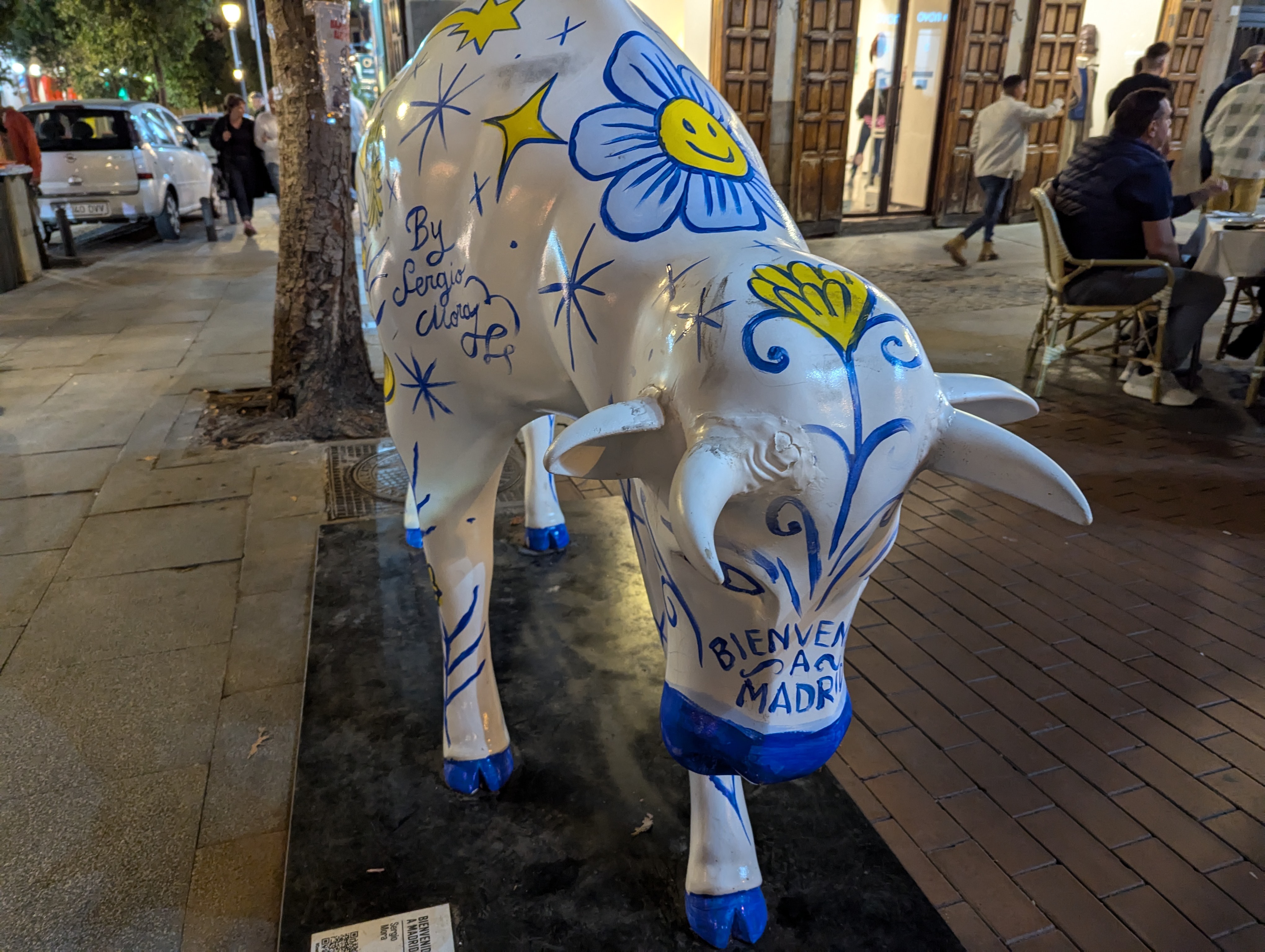 Plaza Chueca cow sculpture