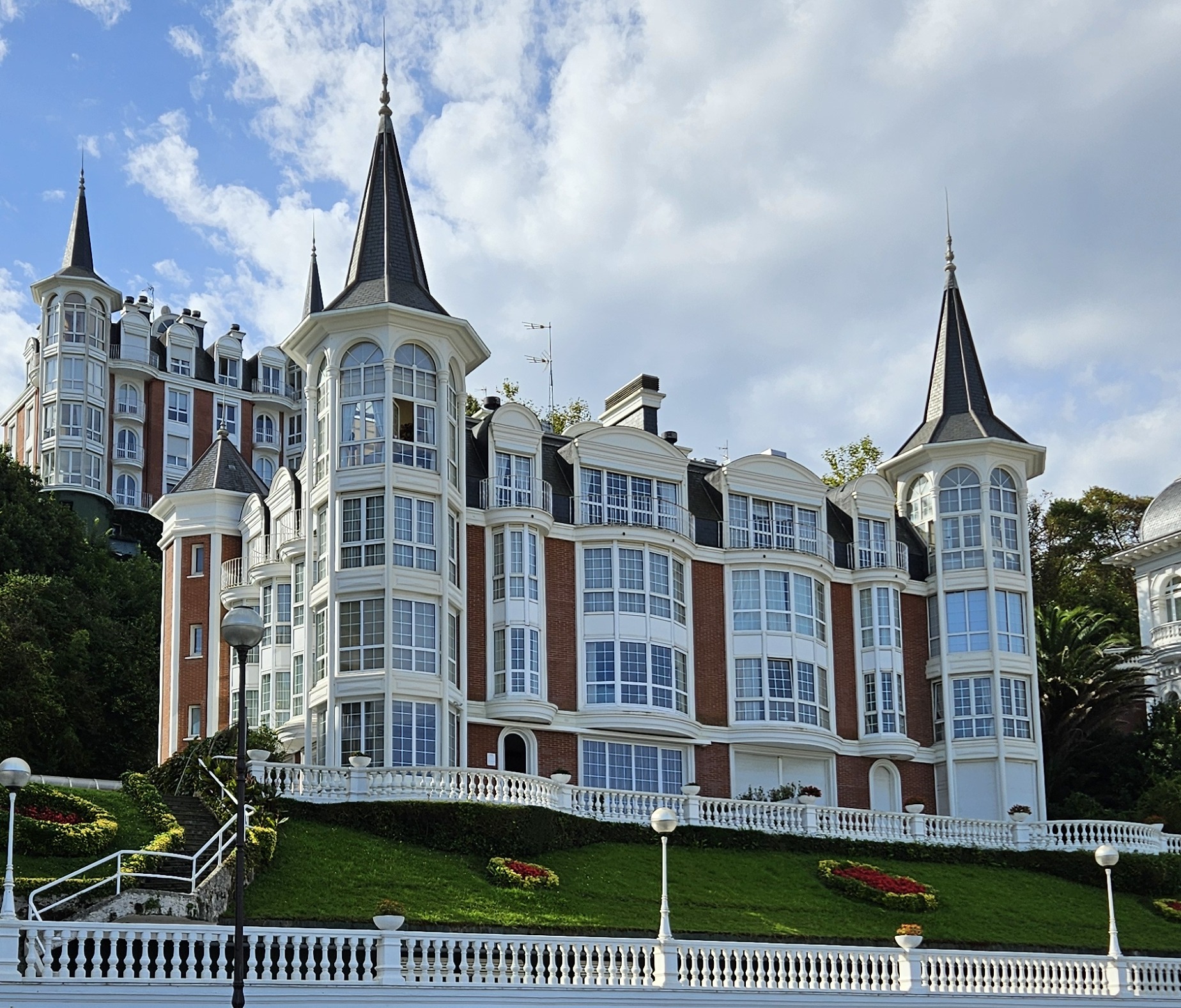 Luxury apartments face the beach