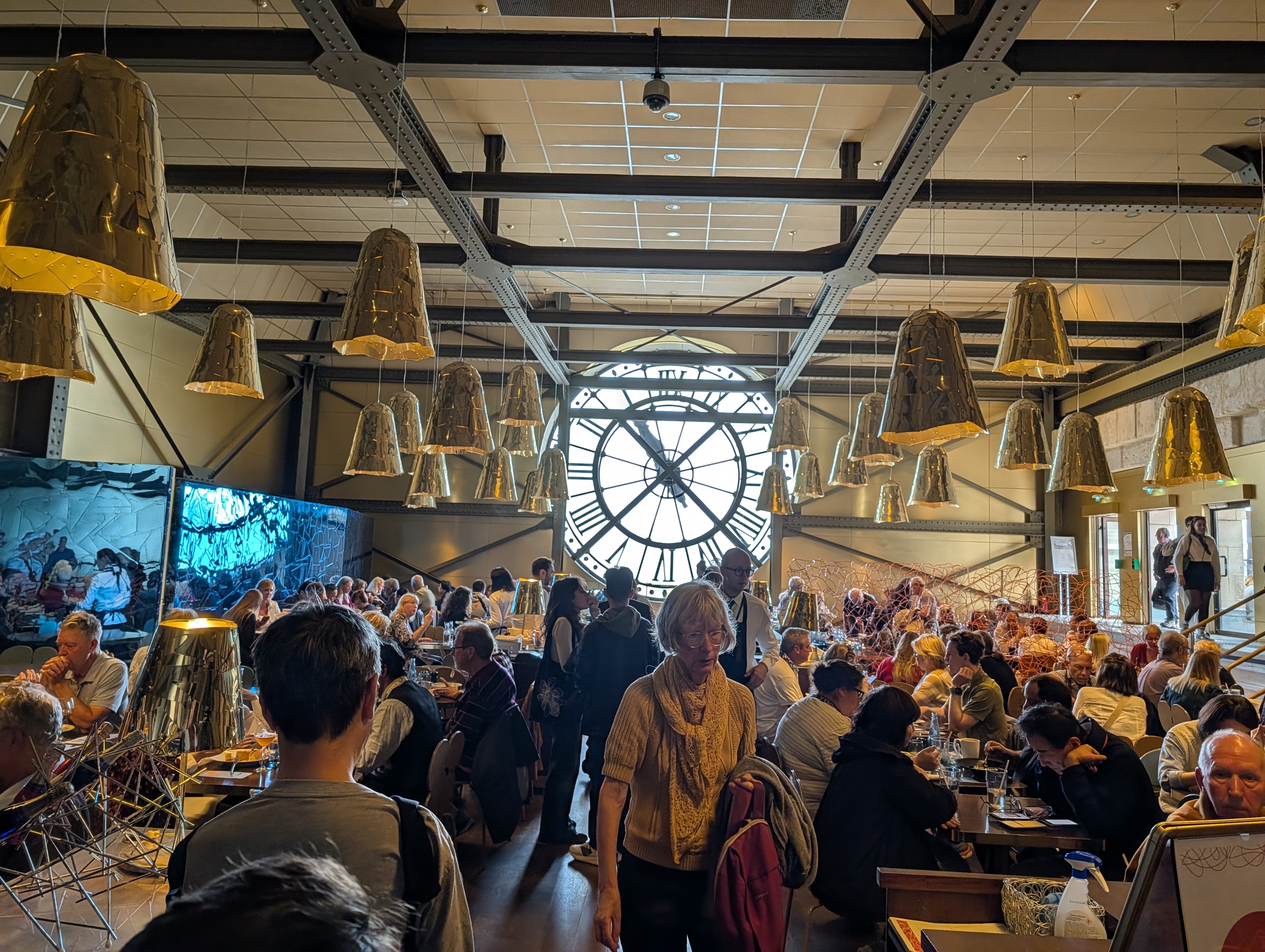 Cafe behind the clock