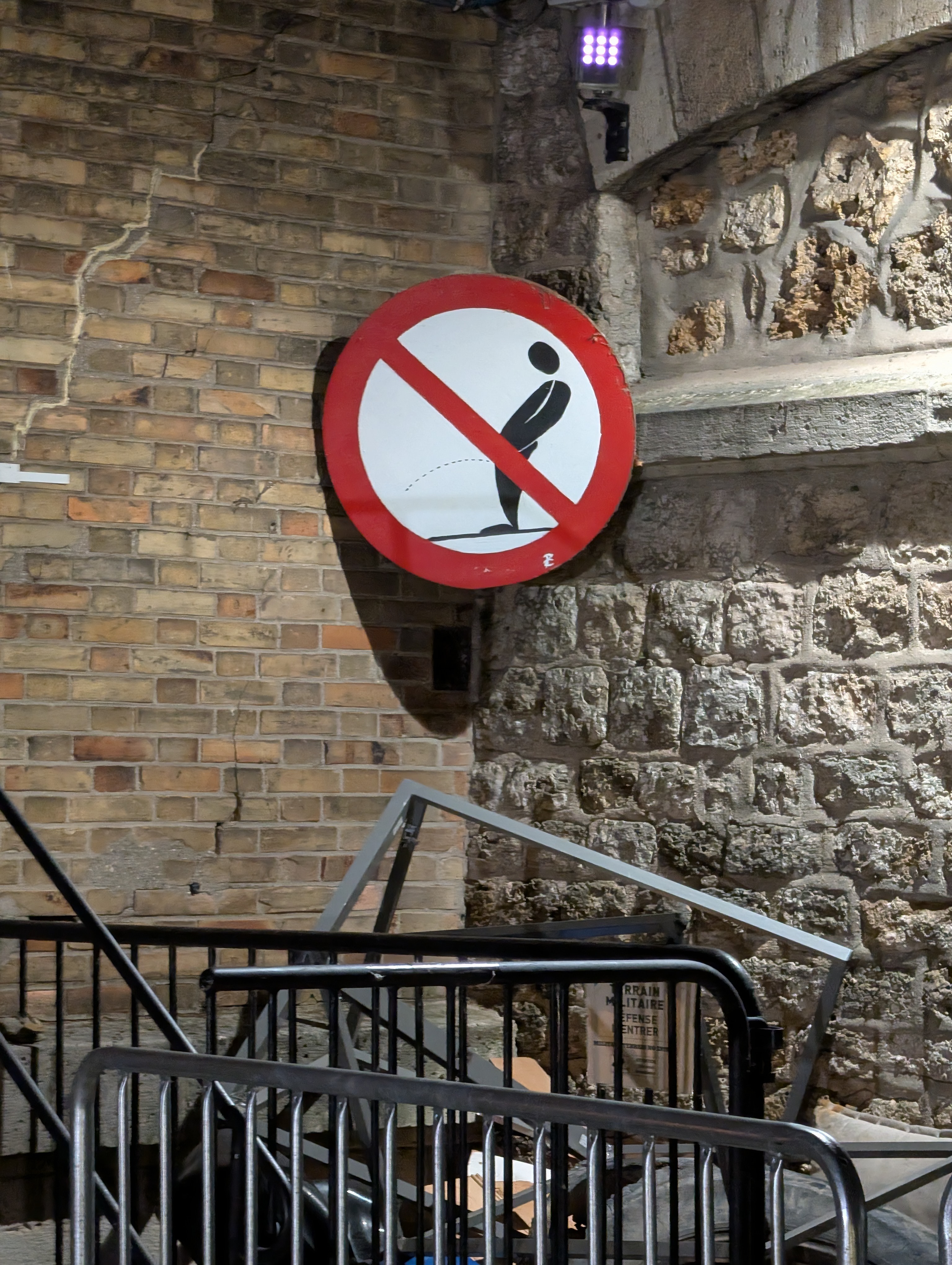 No-urinating sign