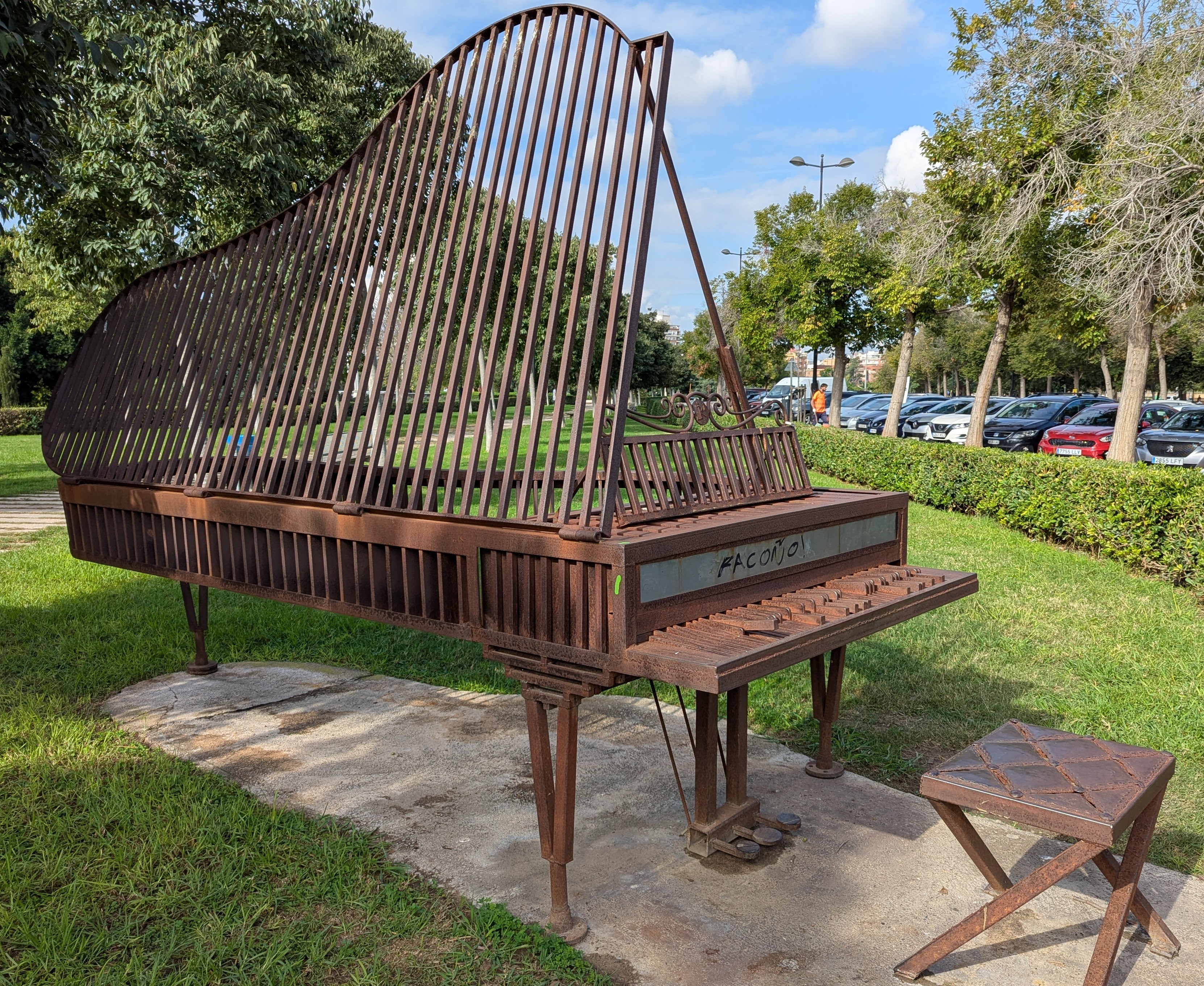 Piano metal sculpture alongside the Jardín del Turia