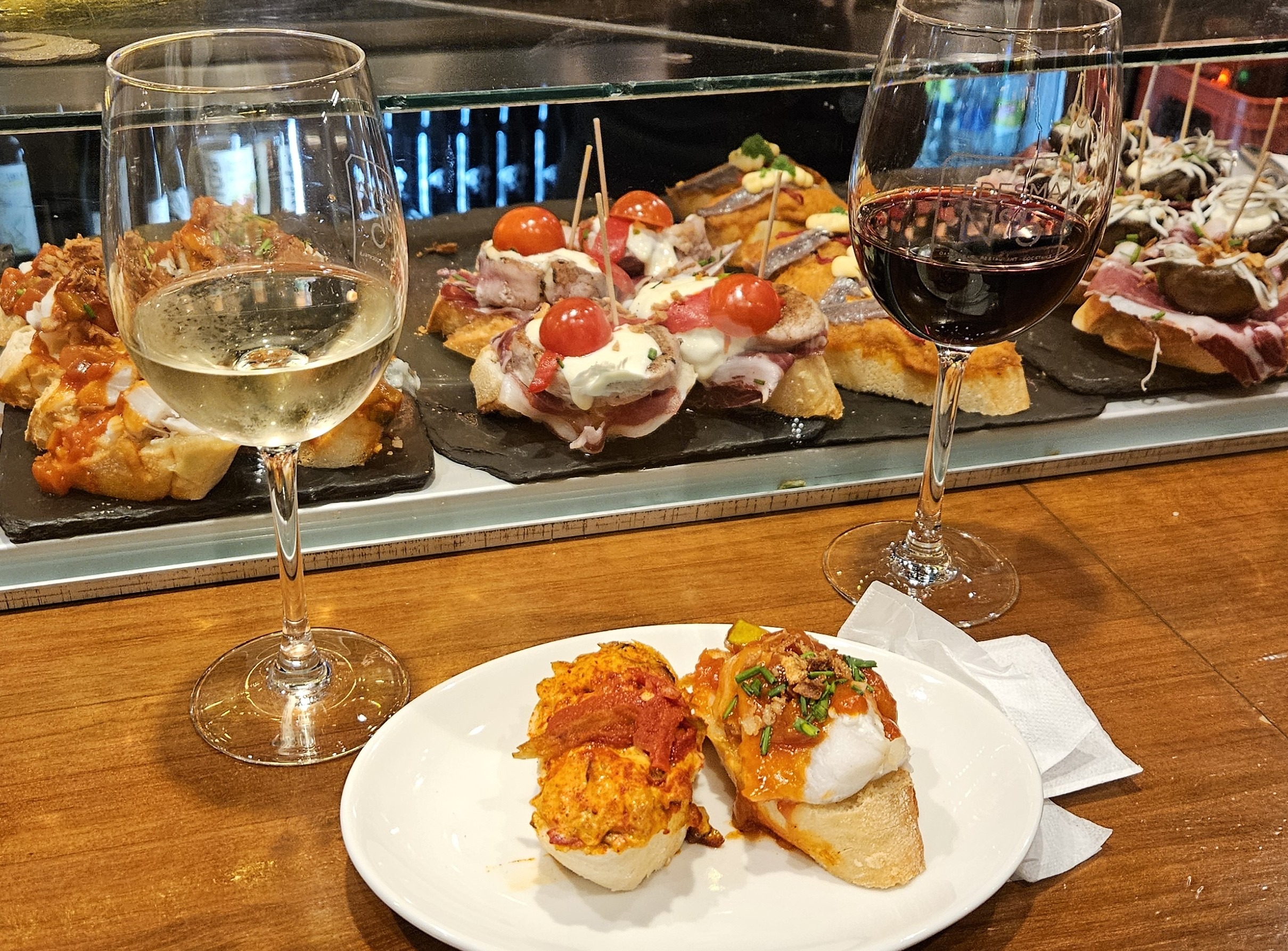 Pinxtos and wine