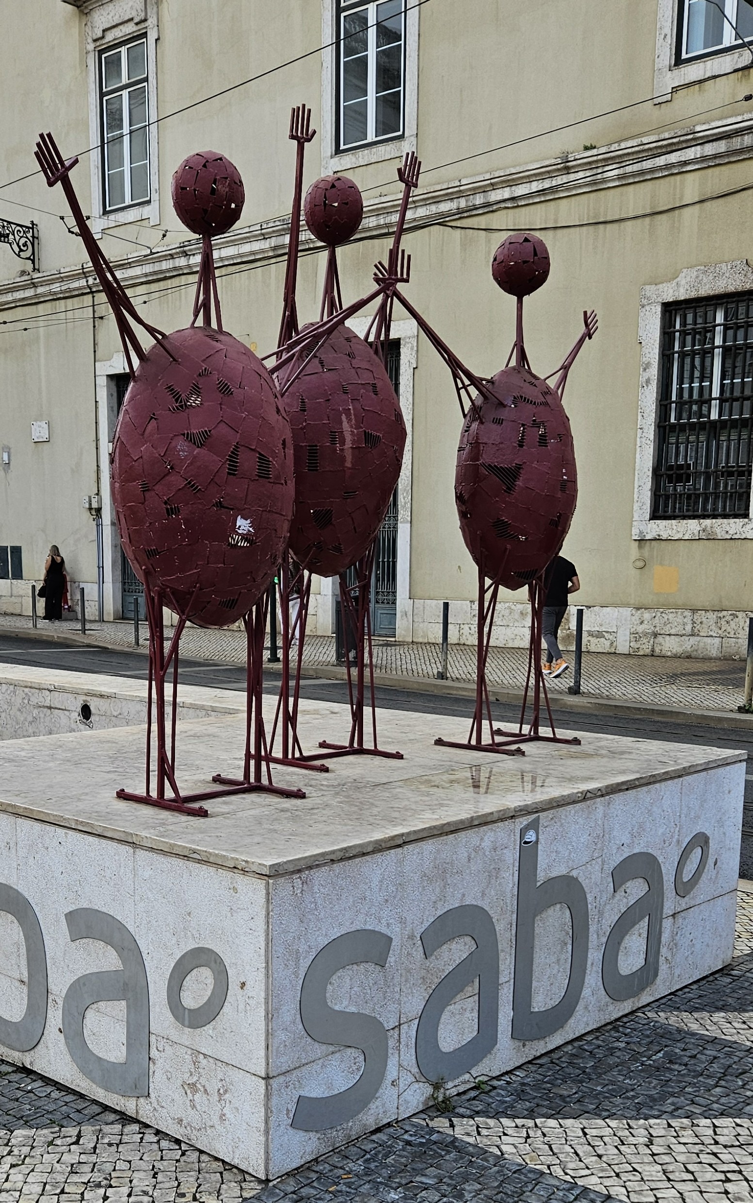 Cute sculpture at the Praça do Município