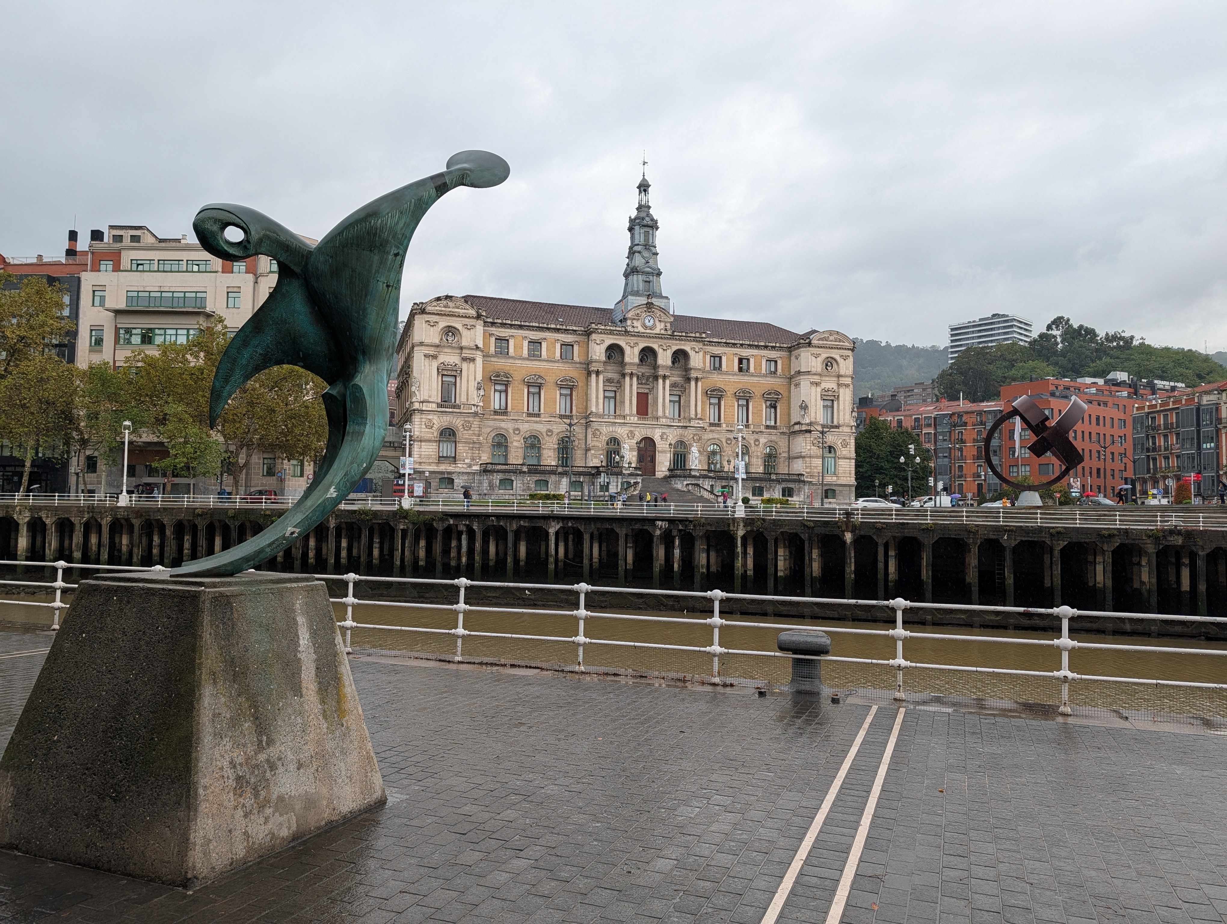 Bilbao City Hall framed by large sculptures.