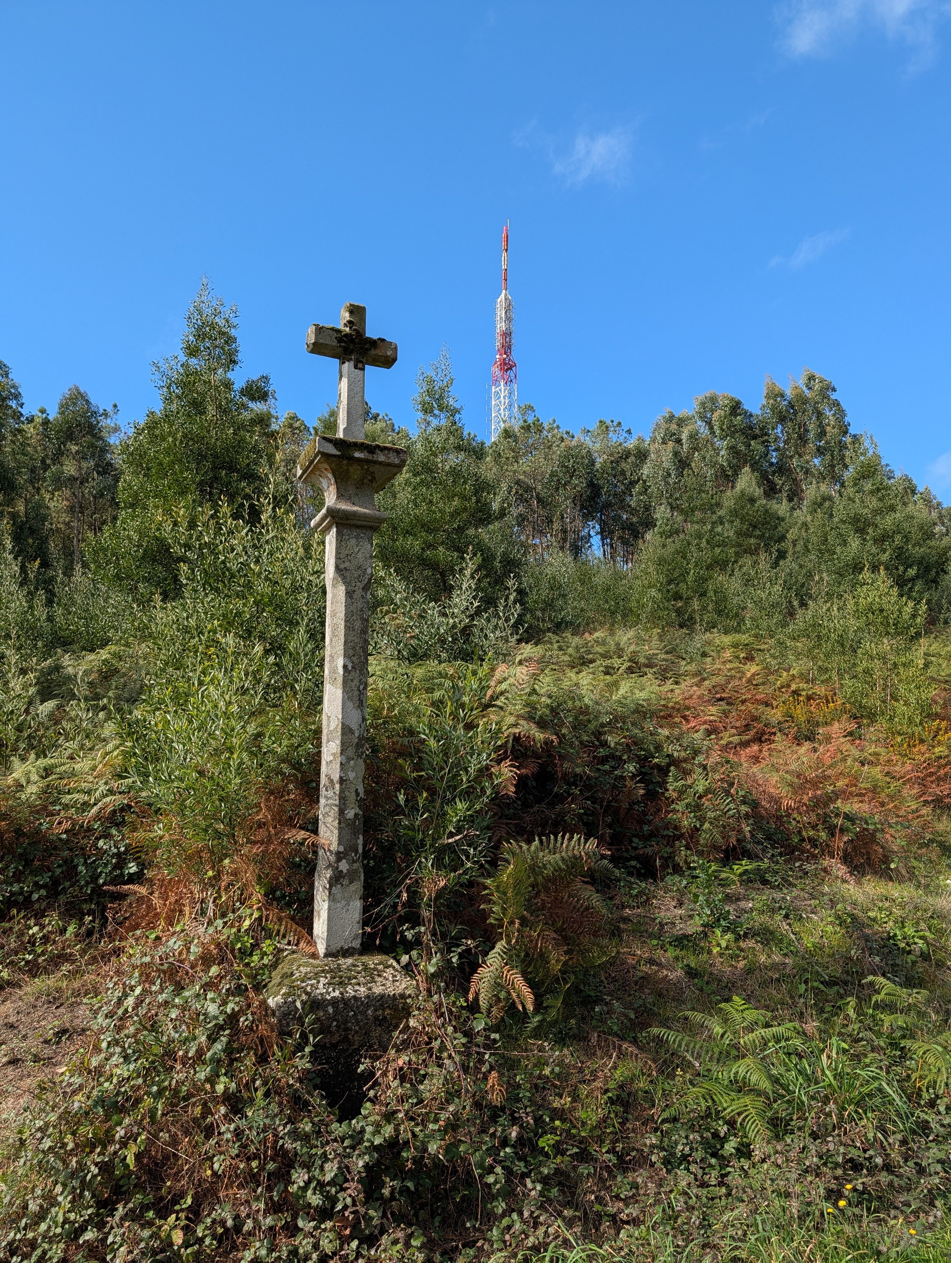 A cross along the path to Monte Pedroso