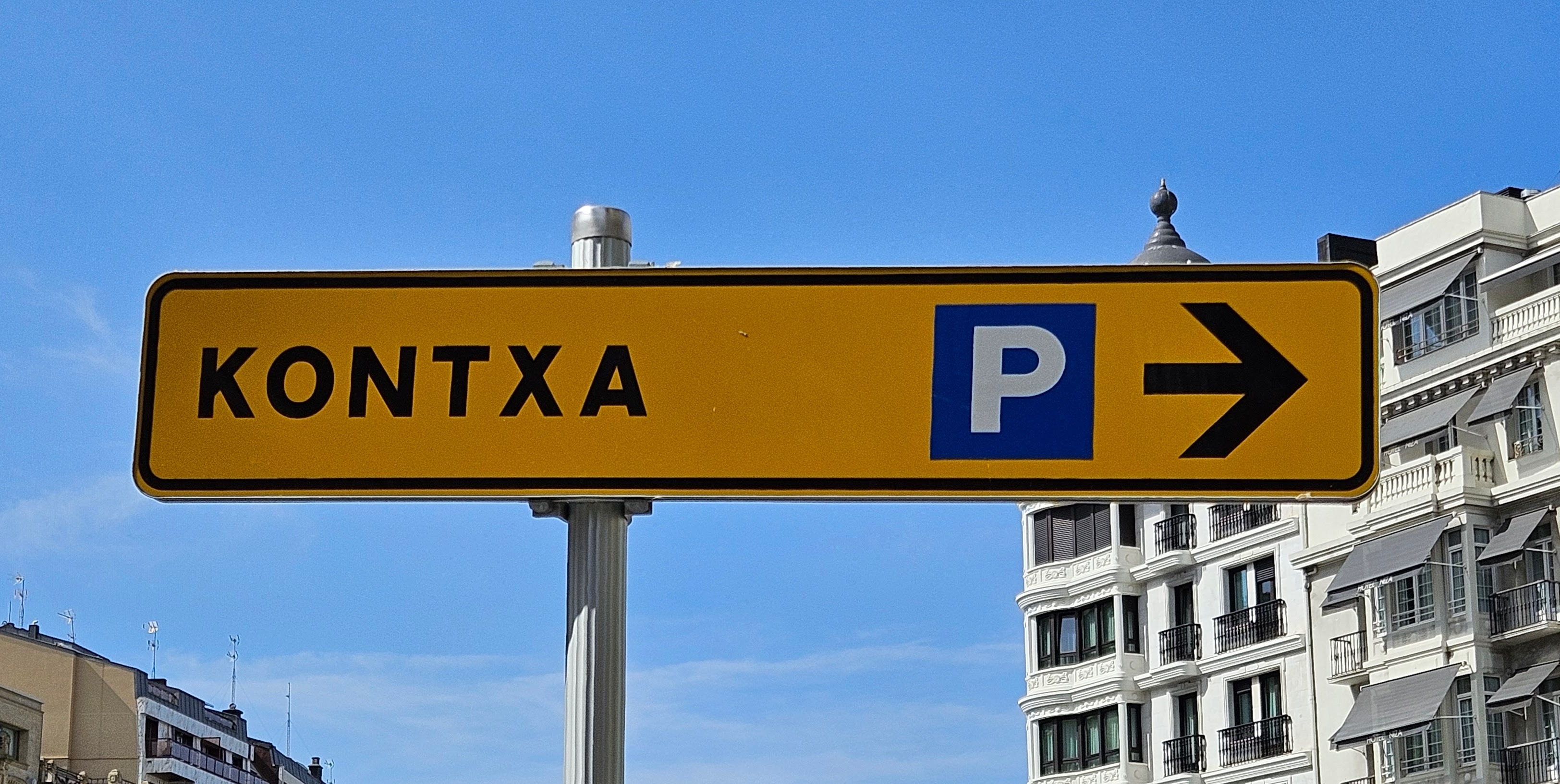 Sign for the Kontxa parking garage