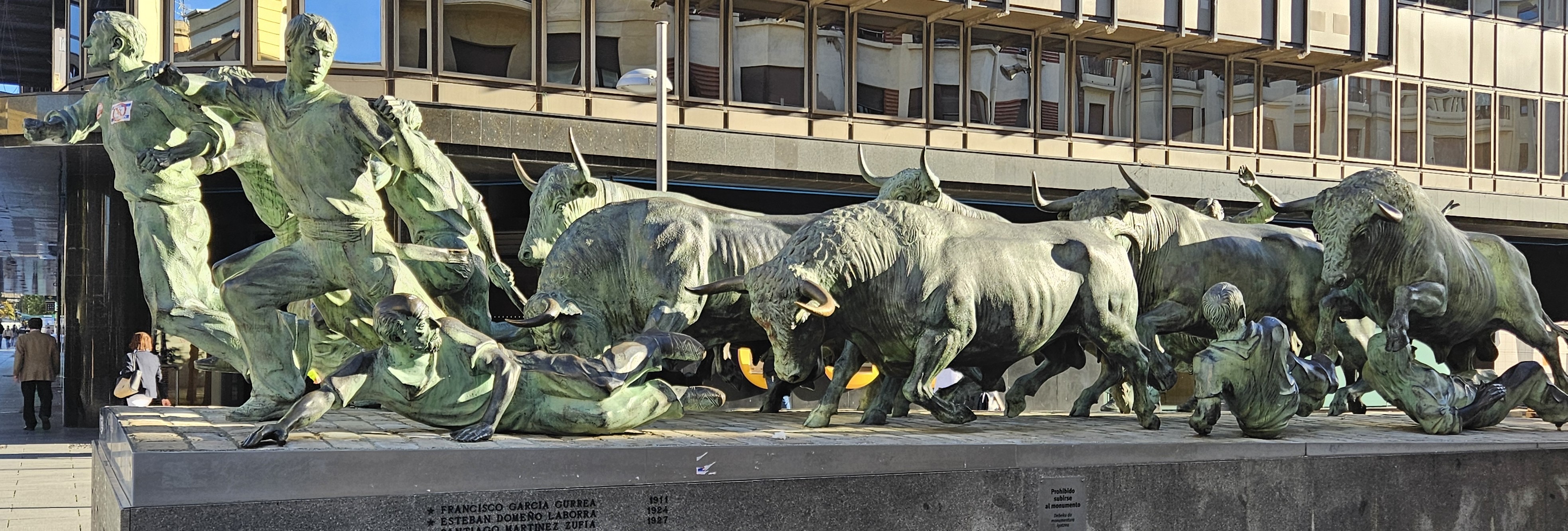 Sculpture of the running of the bulls
