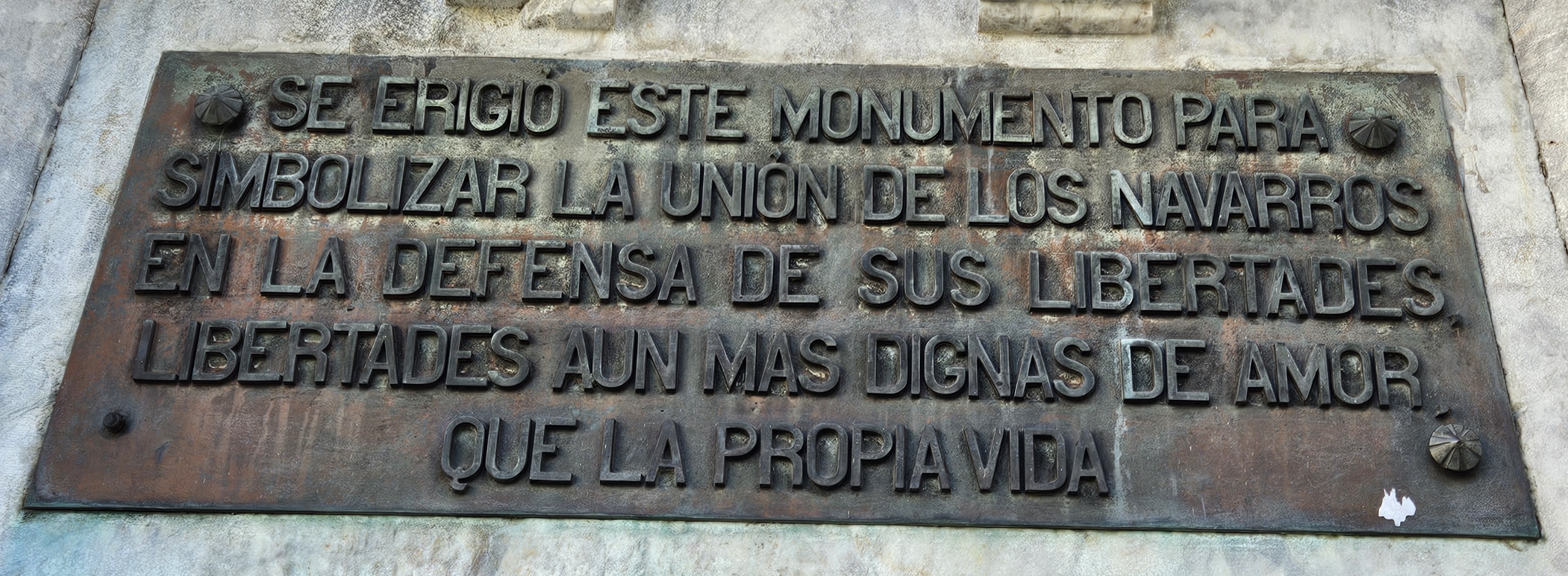 Monument a los Fueros placard