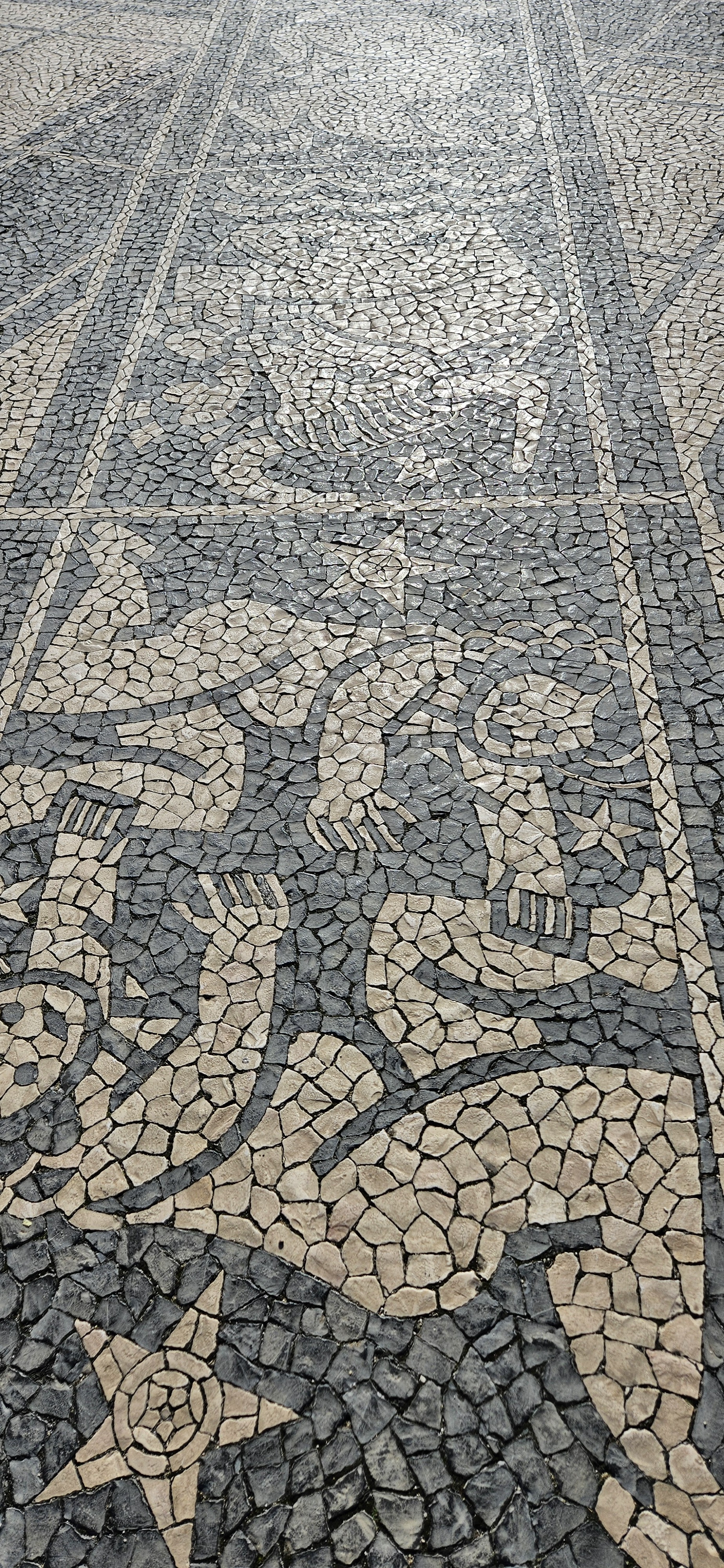 Mosaic in the grounds of Jardim da Praça do Império