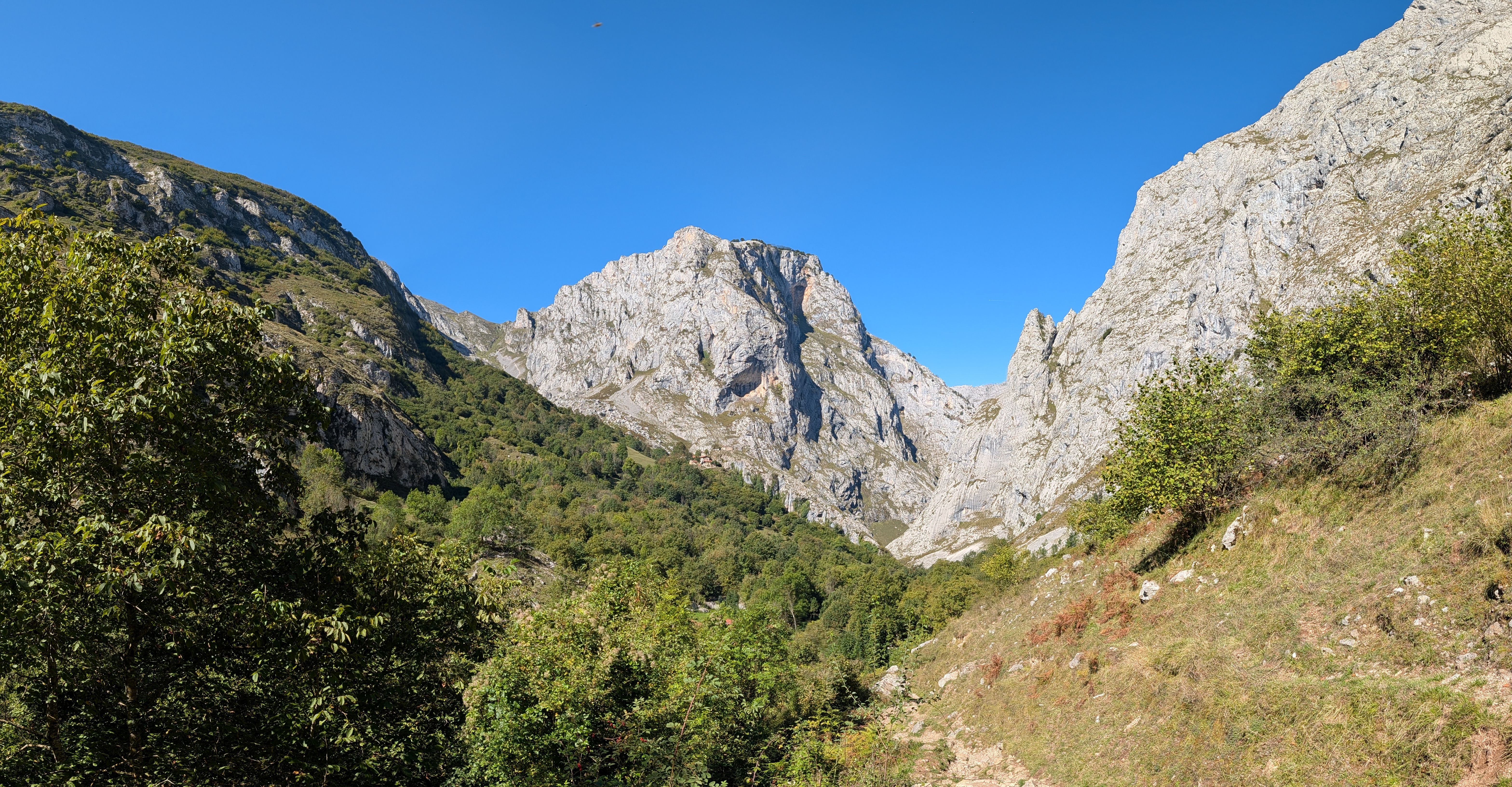 Rugged peaks around Bulnes